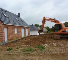Terrain nivelé (fond pour future terrasse)