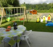Vue depuis la baie côté terrasse vers le jardin ouest