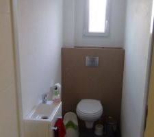 Toilettes en cours de finition