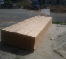 Arrivage de planches pour la charpente
