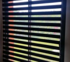 Store baie vitrée dans notre chambre