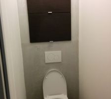 WC suspendus et les placards "incrustés"