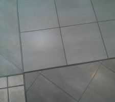 Carrelage salon, séjour et cuisine 45 x 45 Magnet Gris (en haut à droite)