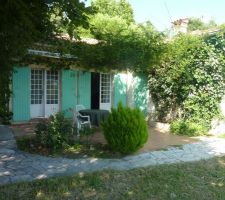 2 porte fenetres du salon qui deviendront sans doute une grande baie vitrée