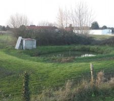 UN petit plan d'eau qui fera partie du lotissement.