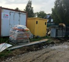Le reste du matériel arrive (dernière semaine d'août). Ca sent la reprise des travaux.