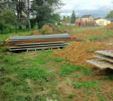 Le reste du matériel arrive (dernière semaine d'août). Ca sent la reprise des travaux.