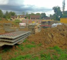 Le reste du matériel arrive (dernière semaine d'août). Ca sent la reprise des travaux.