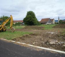D&eacute;but du terrassement. D&eacute;capage de la bonne terre.