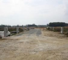 Vue de la future rue a partir du lot 79 vers le lot 71 &agrave; gauche et d lot 68 vers le lot 66 &agrave; droite (d apr&egrave;s nos calculs)