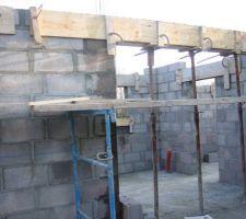 Poutre dans la salle du bain du bas.