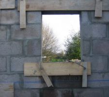 Pose des linteaux, fenêtre arriére cuisine.