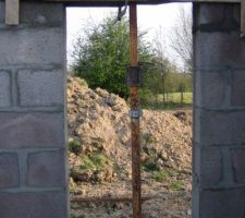 Pose linteau de la porte de garage côté jardin.