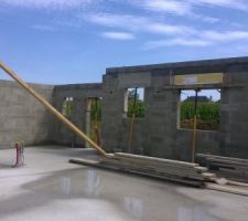 Jolie surprise au retour des vacances, les murs sont mont&eacute;s !