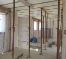 Tous les hourdis sont pos&eacute;s (sauf le passage au toit)