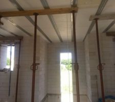 Tous les hourdis sont pos&eacute;s (sauf le passage au toit)