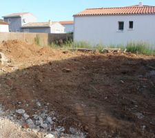 Voici le nettoyage du terrain et le début du terrassement!