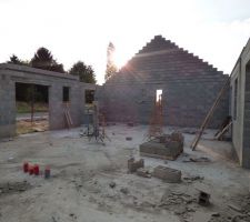 &Eacute;l&eacute;vation des murs suite.