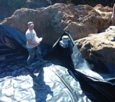 Preparation du lit filtrant, pose de la bache etanche