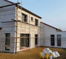 La colle a &eacute;t&eacute; pos&eacute;e, le blanc est le fixateur