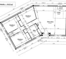 Voici le plan de notre maison. Nous ne voulions pas d'une maison "droite". Cette forme nous a plu tout de suite.