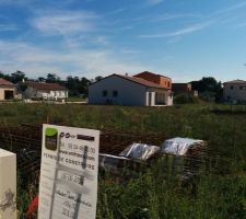 Le terrain et un peu de ferraille