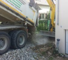 Préparation du chemin pour évacuer la terre