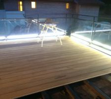 Montage de la terrasse en cours : duo plus de geolam palissandre   bandeau led