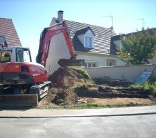 Bute de terre retiree pour preparation du jardin avant