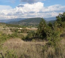 Vue de la maison dans son environnement lointain