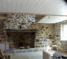 Peinture du plafond, rejointoiement, ouverture de la mezzanine.