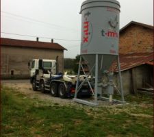 Merci pour le silo &agrave; grain!
Ahhhh pour la chape!!