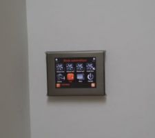 VMC : commande déportée avec écran couleur tactile TFT.