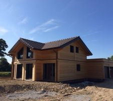 Finition du terrassement et remise des terres en cours.tout devrait être termin? fin septembre.