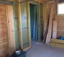 Début des travaux intérieurs..pose des cloisons 
La maison sera mixte ,soit environ 80% bois intérieur et  20% placoplatre.
Le lambris intérieur sera lasur? blanc satin .
La suite à venir