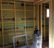 Début des travaux intérieurs..pose des cloisons 
La maison sera mixte ,soit environ 80% bois intérieur et  20% placoplatre.
Le lambris intérieur sera lasure blanc satin .
La suite à venir