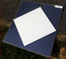 Voilà le carrelage que l'on a choisis ! nous voulions du gris au départ mais par peur de s'en lasser et que sa n'aille pas avec tout nous avons opté pour un blanc en 45*45 avec de léger reflet au soleil.