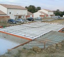 Vue d'ensemble du plancher du RDC et de la Terrasse. Ainsi que celui du garage en contre bas à gauche