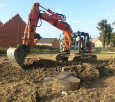 Terrassement &agrave; la fra&icirc;che le matin.