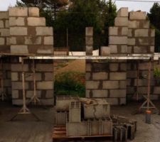 Moi je suis dans le couloir devant sera la porte d entr&eacute;e et une petite fen&ecirc;tre ou il y aura l'escalier.