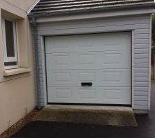 SIEGE SOCIAL MAISON LELIEVRE - LE LUART ( 72 )

MISE AU POINT TECHNIQUE

PORTE DE GARAGE A CASSETTES - MOTORISEE - BLANCHE SELECTIONNEE