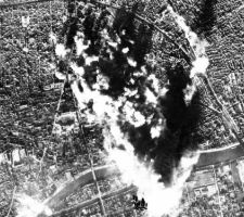 La maison se situe quelque part au lieu de ces bombardements de alliés de l'ouest parisien (Neuilly, La garenne colombes, colombes).