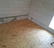 On a laiss&eacute; 10mm tout autour du plancher de jeu