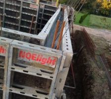 Beton coulé dans le coffrage ;)