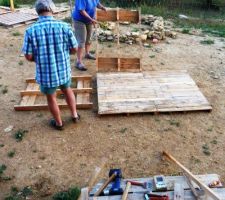 Le cabanon des enfants en palettes:  
Assemblage par mes parents...