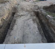 Fouilles pour les murets devant le garage