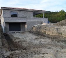 Fouilles pour les murets devant le garage