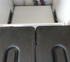 Quand Ikea rencontre LM: l'int&eacute;rieur du caisson LM avec les rails et tiroirs Maximera....&ccedil;a d&eacute;passe l&eacute;g&egrave;rement dans le VS du caisson, mais si on ne met pas le fond, aucun souci!)