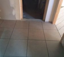 Carrelage du cellier en cours