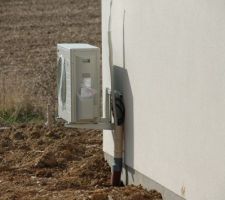 Echangeur extérieur - Les raccordements électriques et caloporteur sont à faire